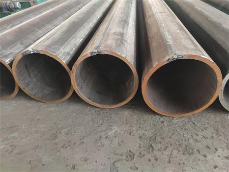 Seamless steel pipe, its hot-dip galvanizing technology and the temperature of zinc liquid treatment